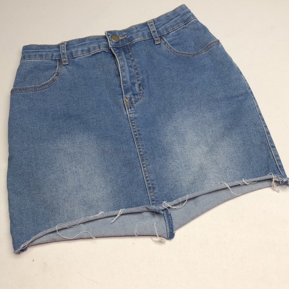 FOREVER 21 JEAN SKIRT SIZE S 0/25 ⭐️
